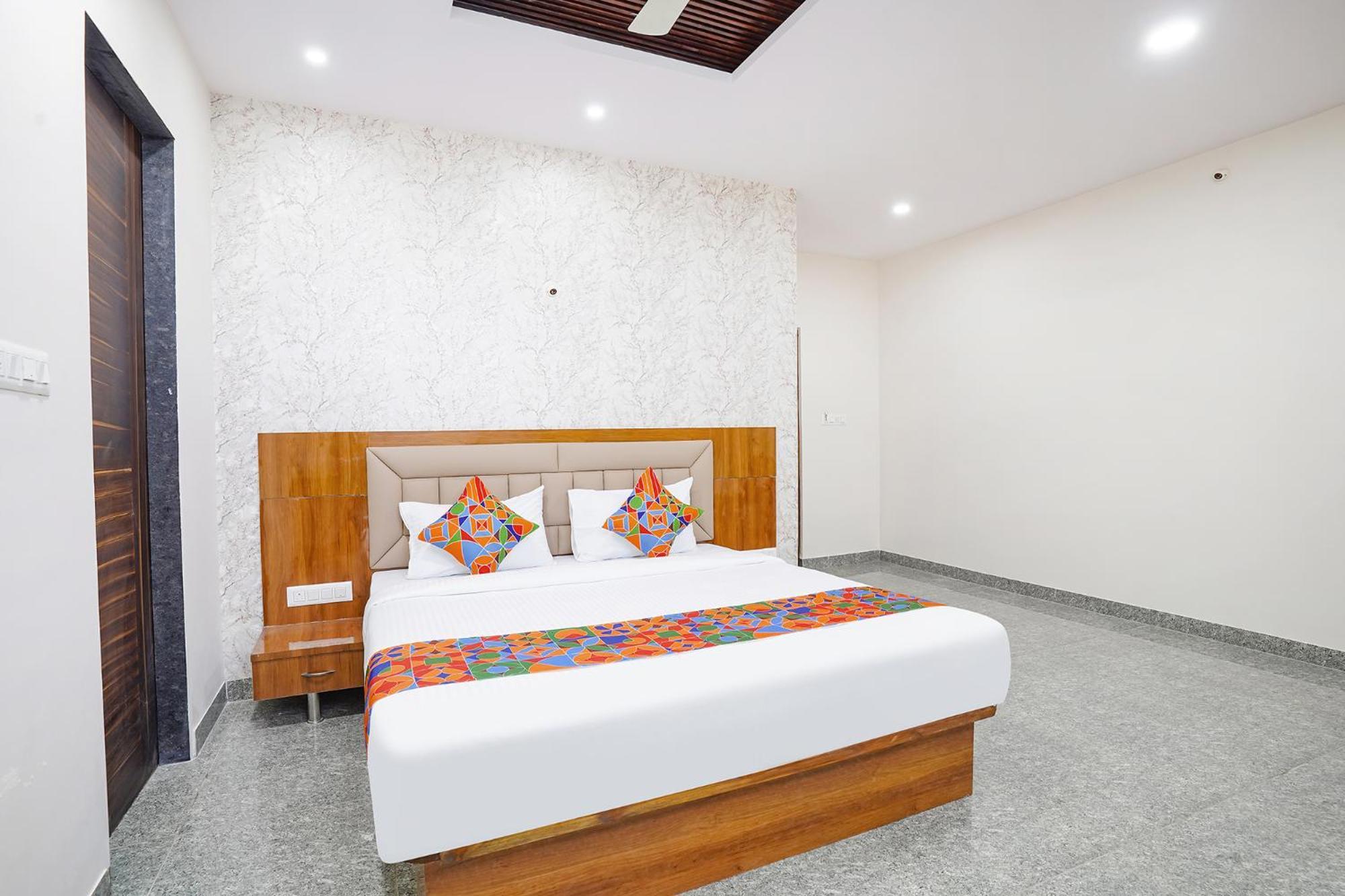 Fabhotel Platinum Palace - Nr Magadi Main Road Bangalore Esterno foto