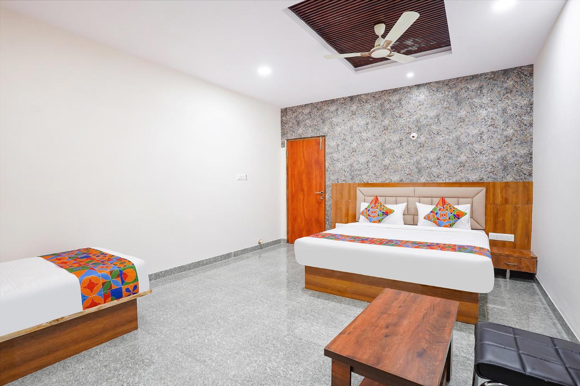 Fabhotel Platinum Palace - Nr Magadi Main Road Bangalore Esterno foto