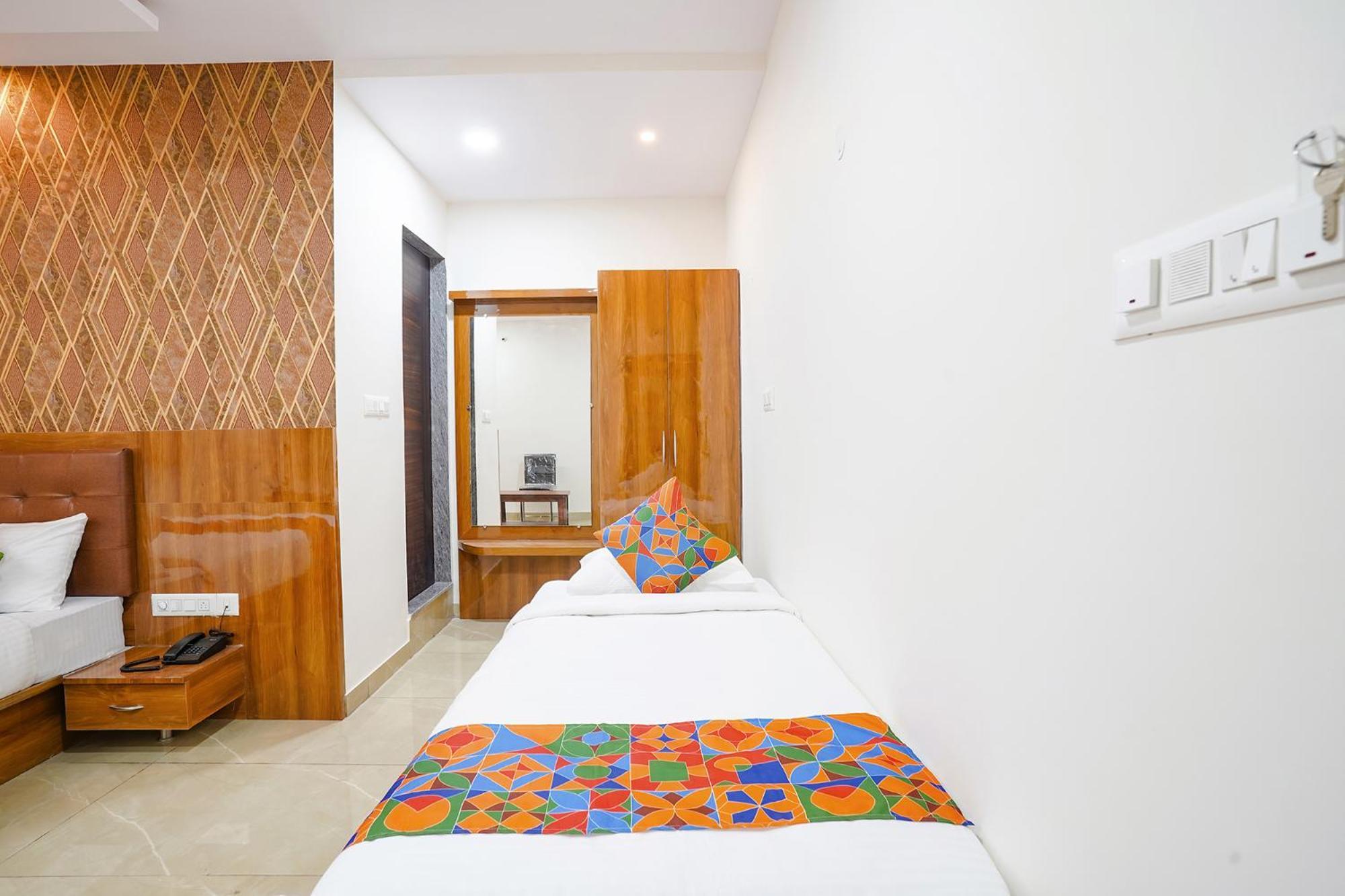 Fabhotel Platinum Palace - Nr Magadi Main Road Bangalore Esterno foto